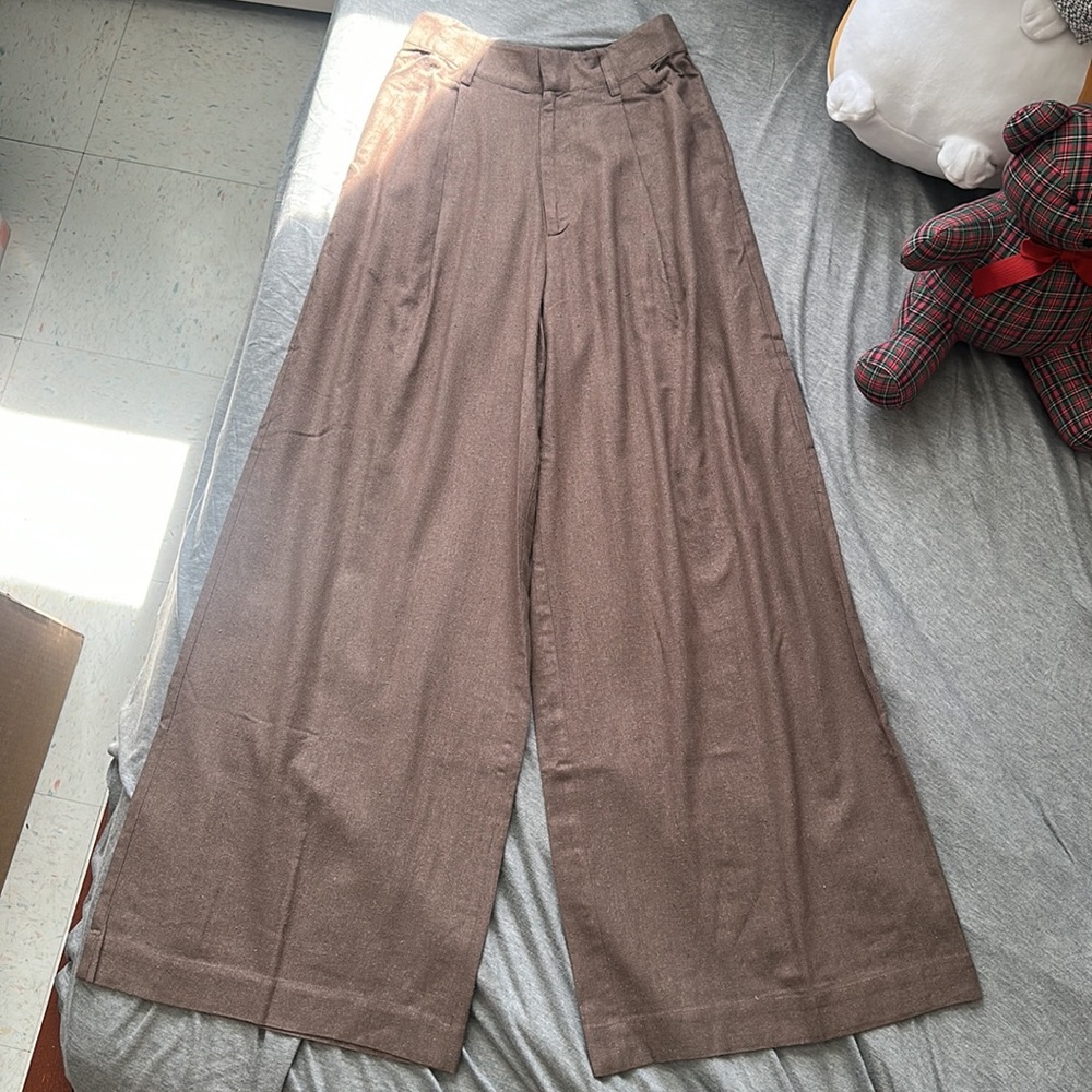 💥LAST CHANCE💥 NWT Laude the Label Hepburn Pleated Trouser Pant - Morel Silk Noil